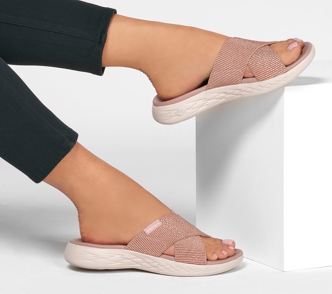 On The Go 600 - Glistening Sandal Skechers