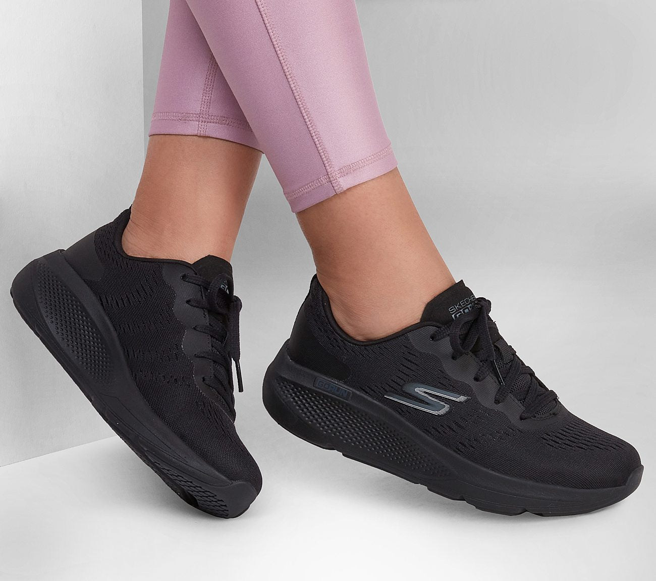 GO RUN Elevate Shoe Skechers