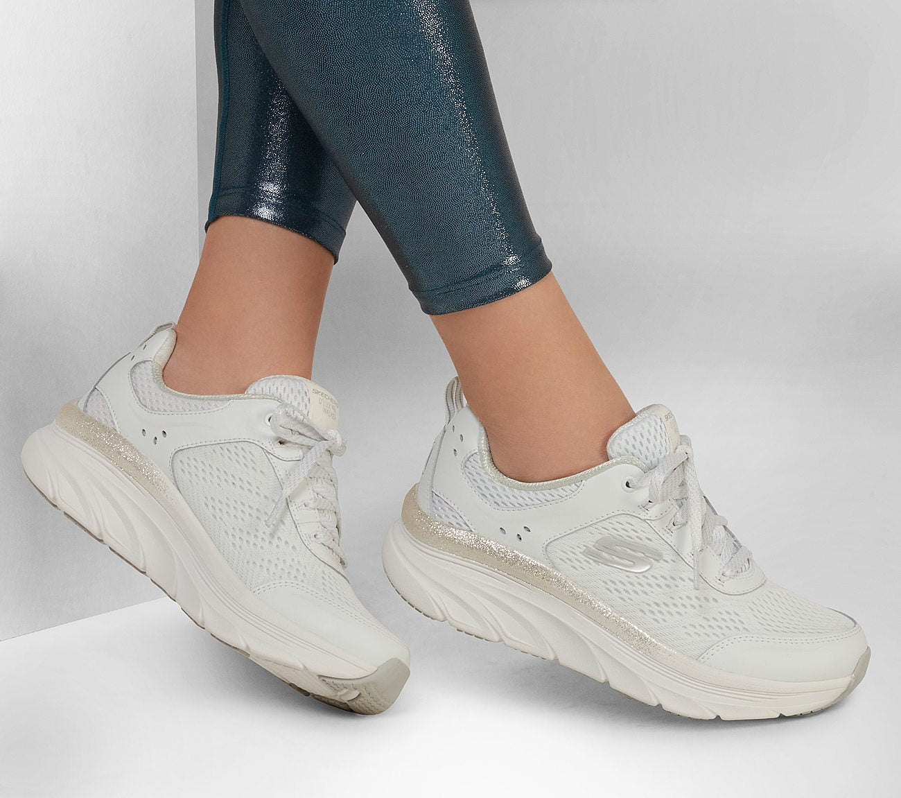 Relaxed Fit: D'Lux Walker - Glorious Motion Shoe Skechers