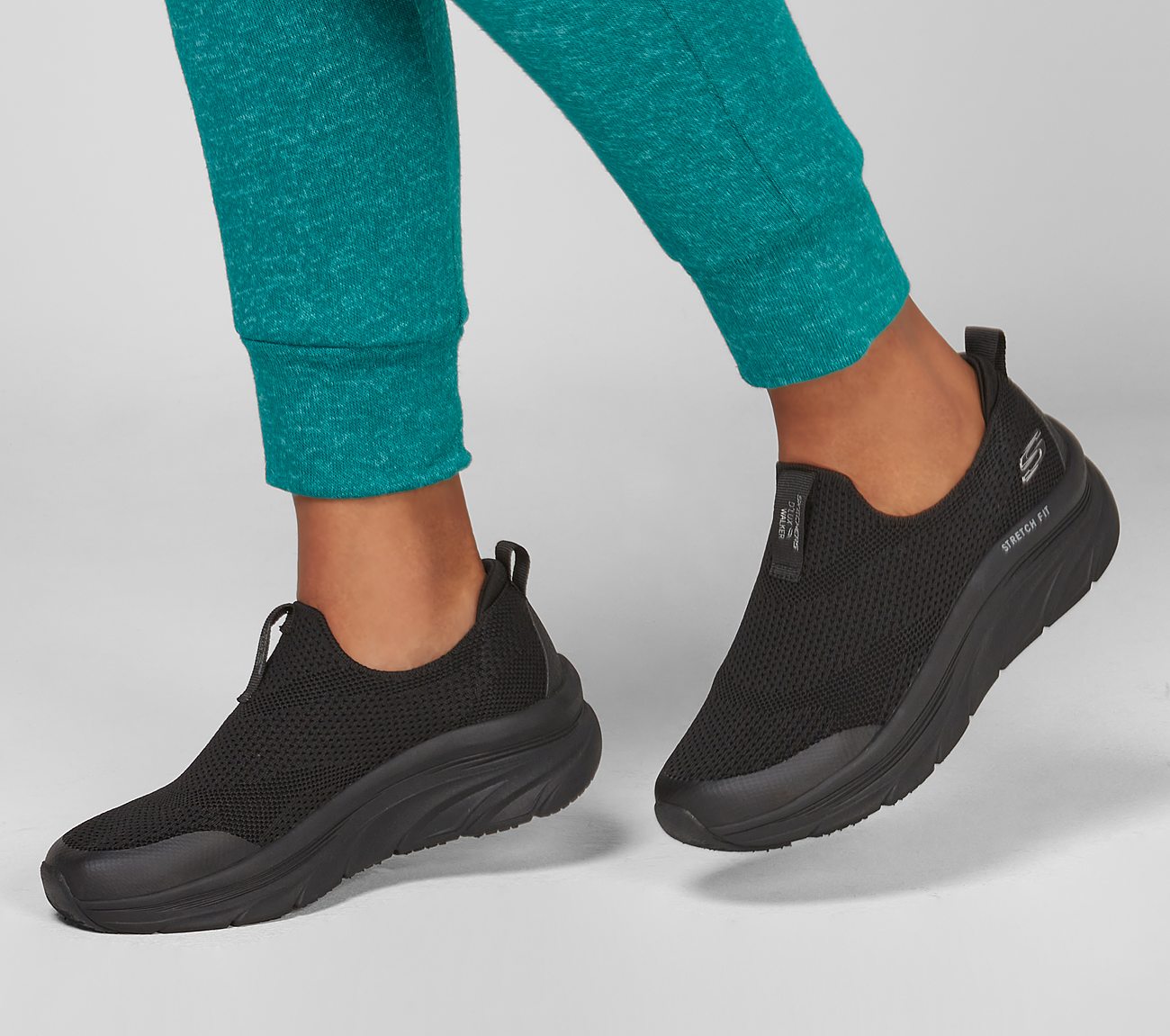 Relaxed Fit: D'Lux Walker - Quick Upgrade Shoe Skechers