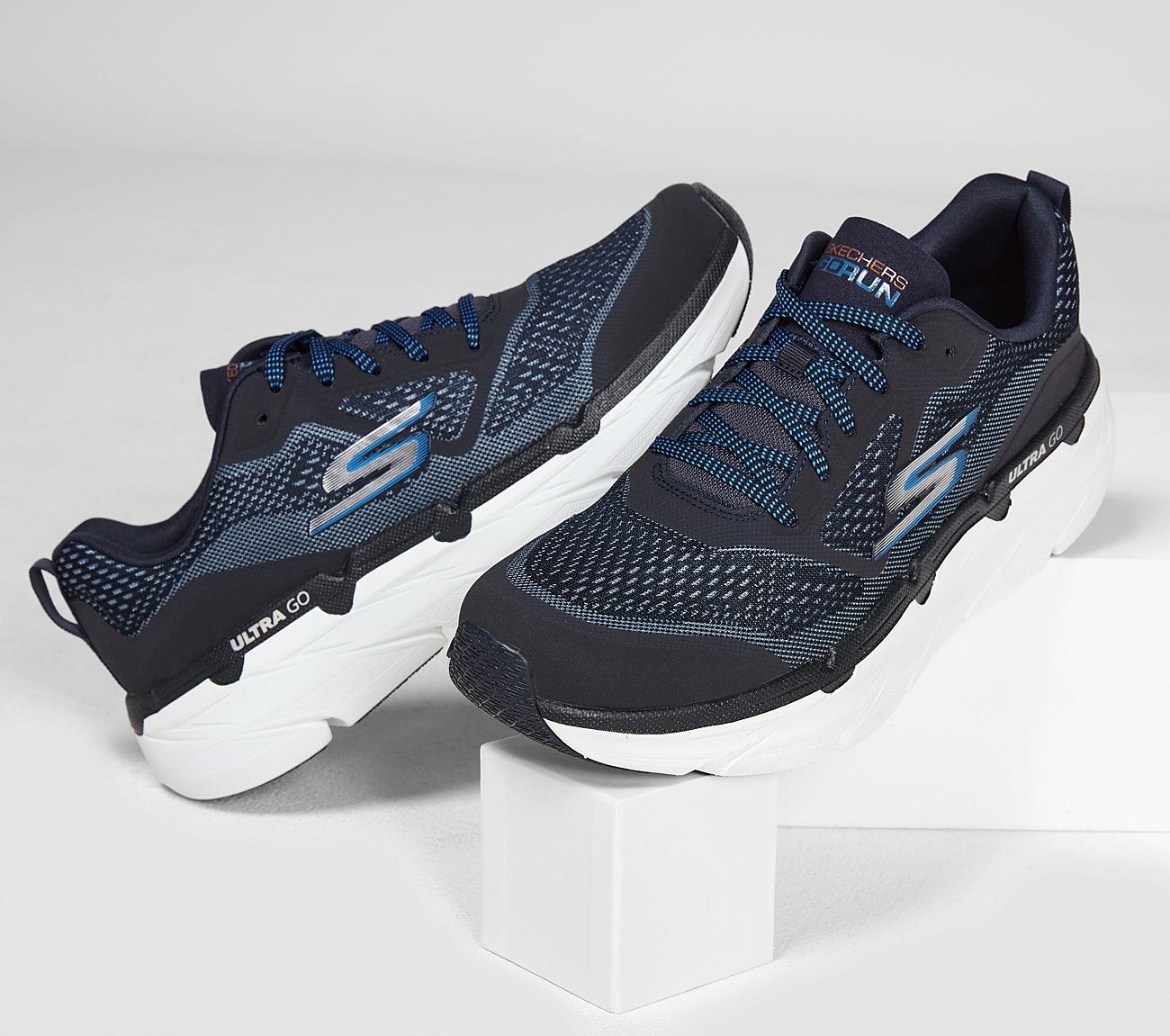 Max Cushioning Premier Shoe Skechers